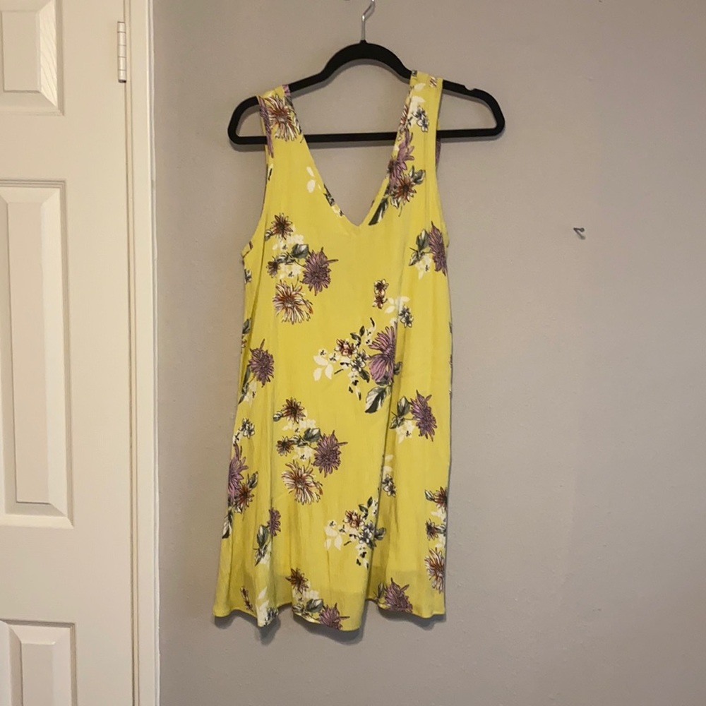 Floral v neck dress. Low back.